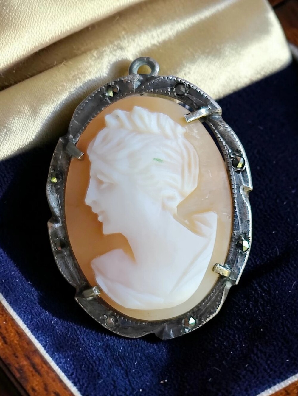 Antique 800 Silver Left Facing Shell Cameo Pendant / Brooch